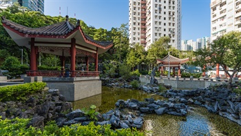 Hong Ning Road Park is a public park in Kwun Tong, Kowloon. It is divided into two phases where phase 1 consists of numerous, modern sports facilities and phase 2 comprises of a traditional Chinese-style garden with a waterfall, pavilions and ponds.<br><br>Phase 1 is located on the east side, along Hong Ning Road, whilst the adjacent phase 2 stretches to the west to Hip Wo Street.